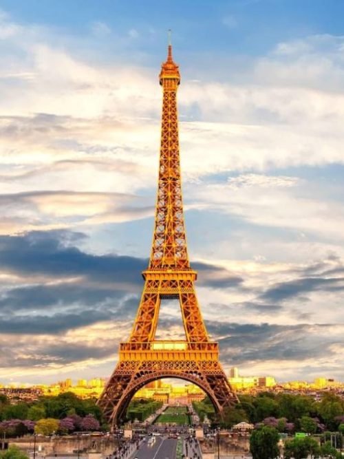 eiffel-tower-one-of-the-famous-landmarks-in-Europe-1-1024x682